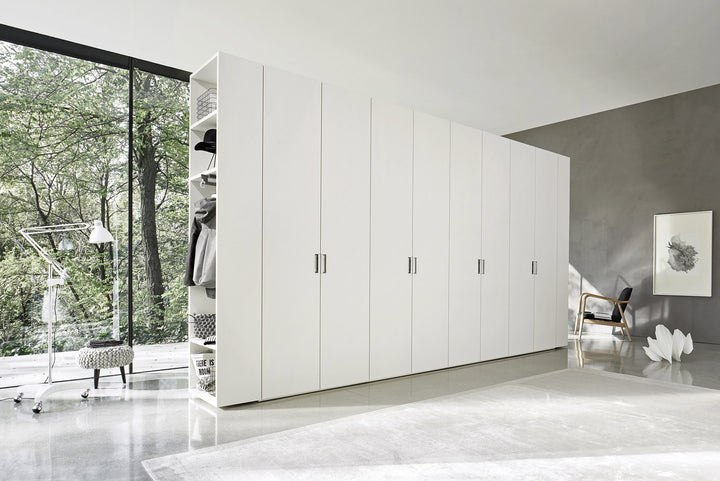 Beta Liscia wardrobe