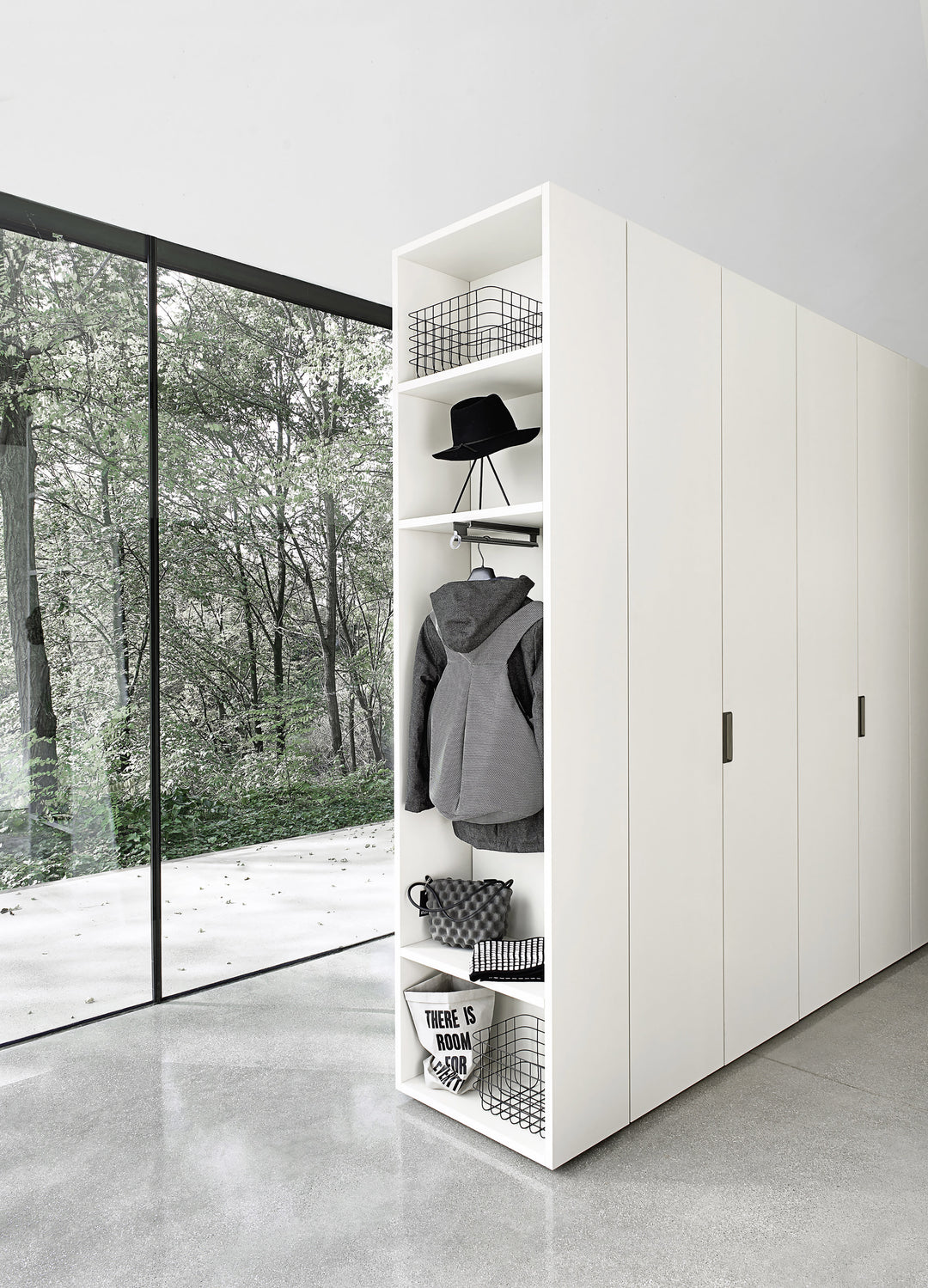 Beta Liscia wardrobe