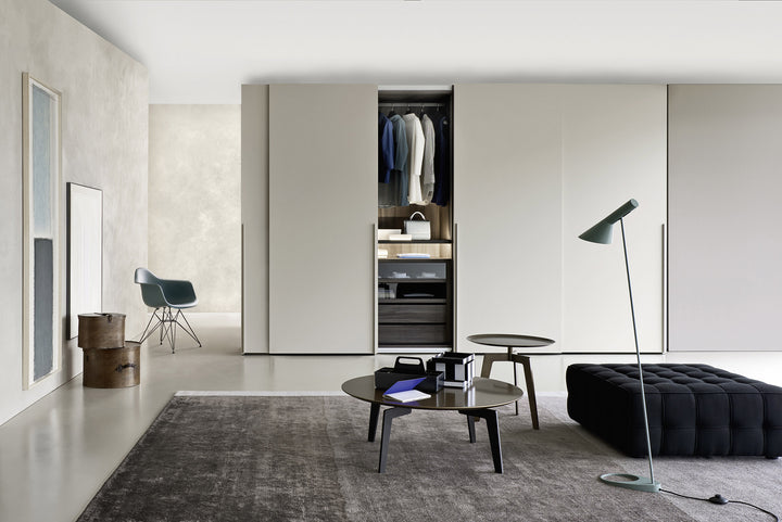 Assisa Liscia wardrobe