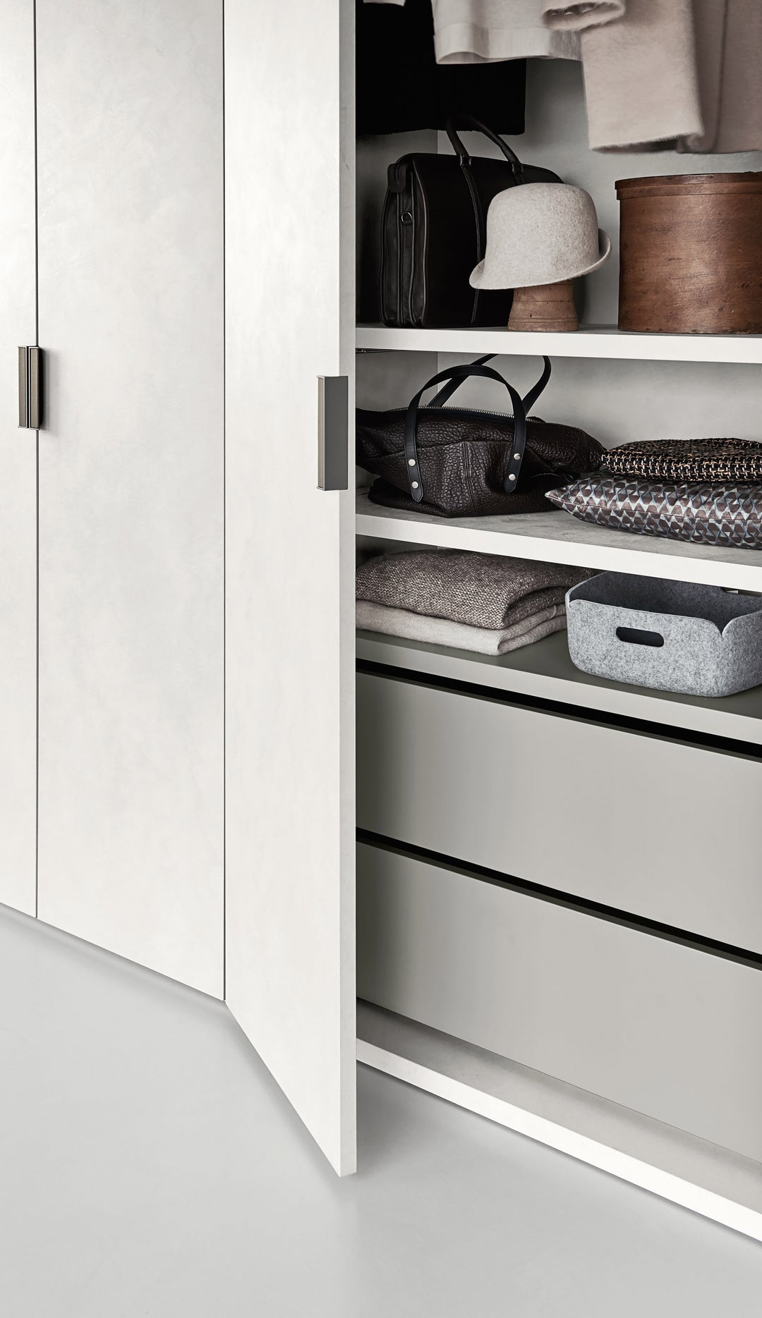 Skin Liscia Kleiderschrank