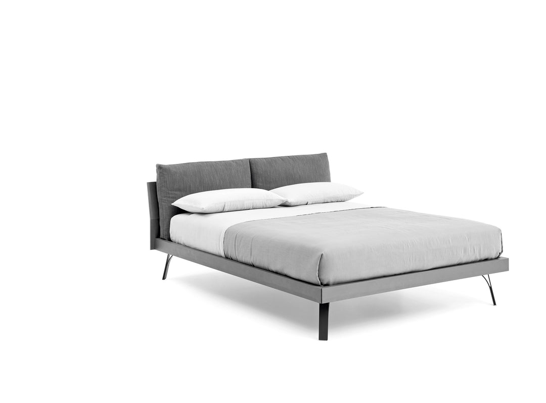Abbraccio wood bed