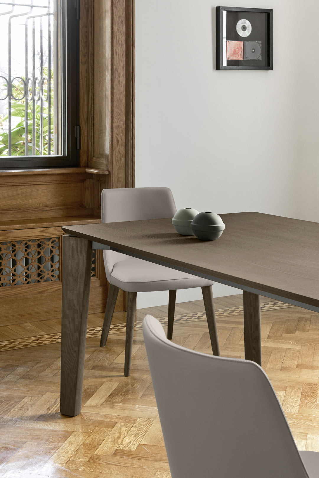 Desco dining table wood veneer top