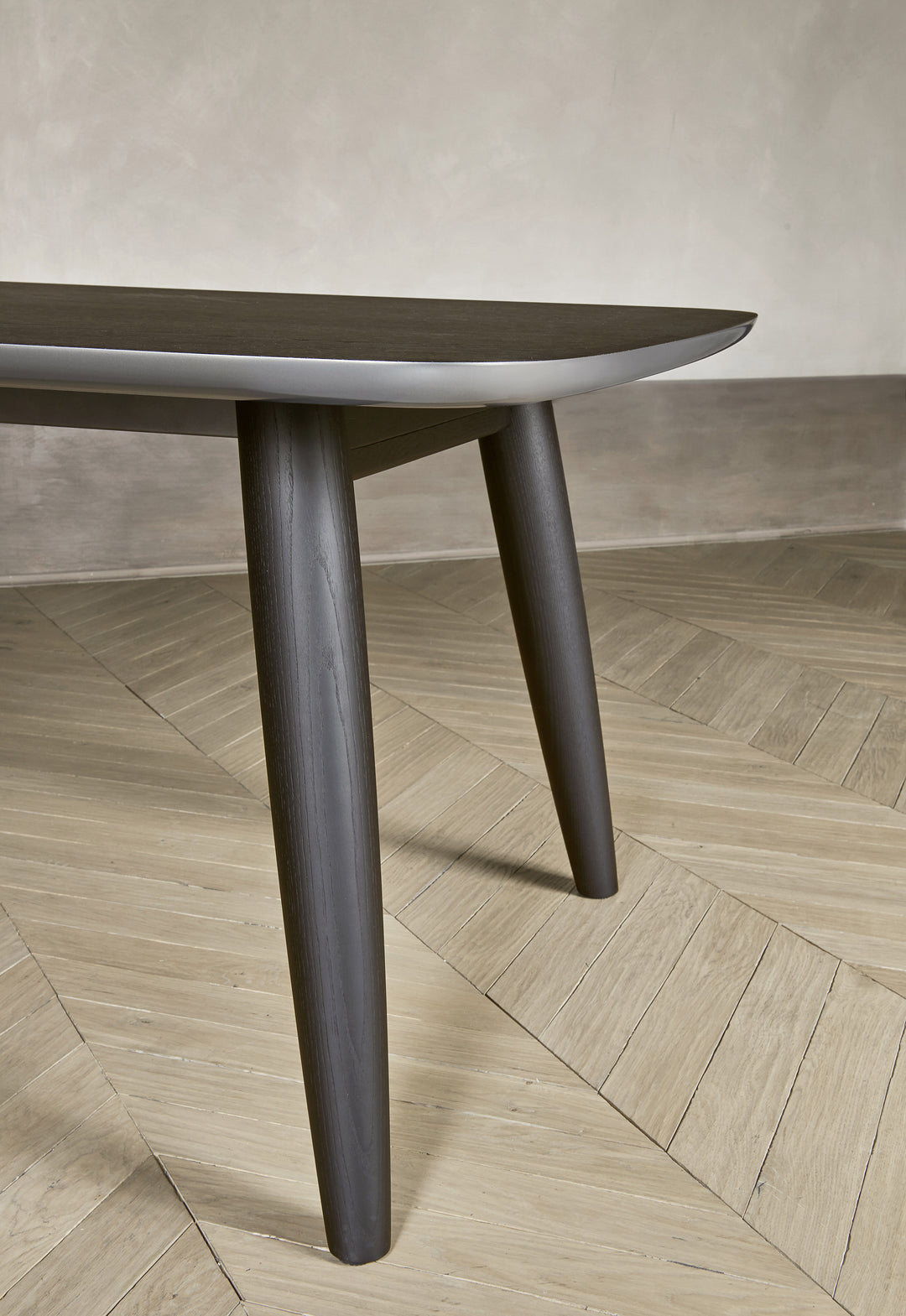 Convivo dining table wooden top