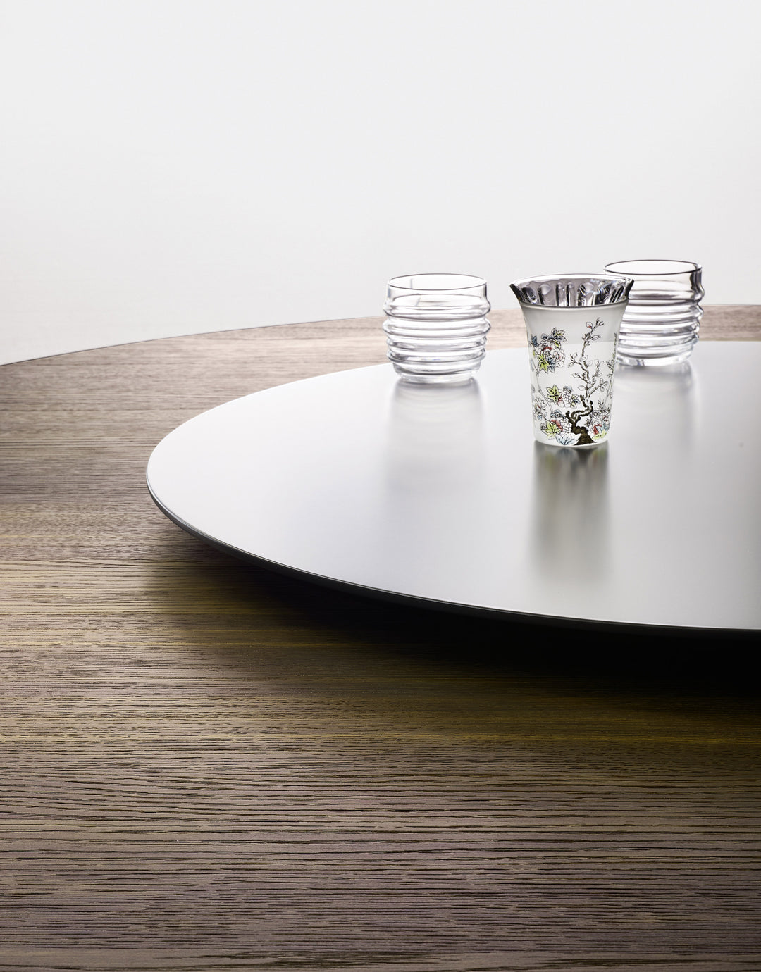 Convivo dining table round wooden top