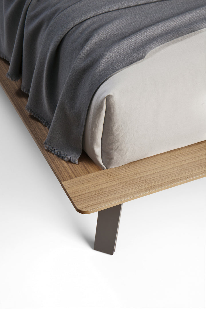Folio wood bed