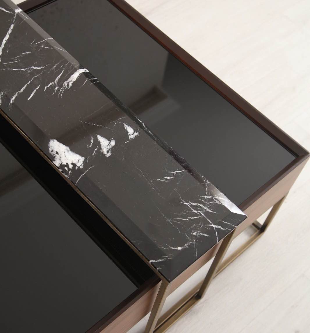 Crown Couchtisch (Brass)