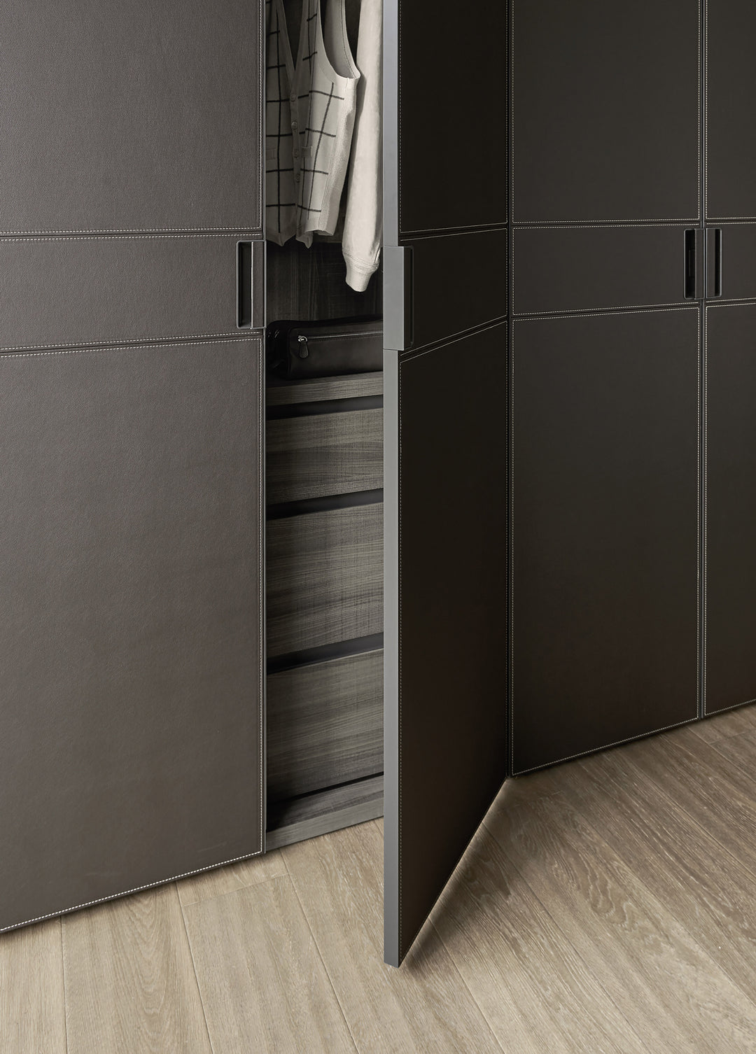 Eco Deluxe Kleiderschrank