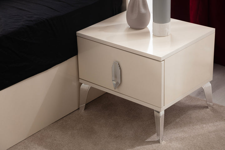 Deep bedroom