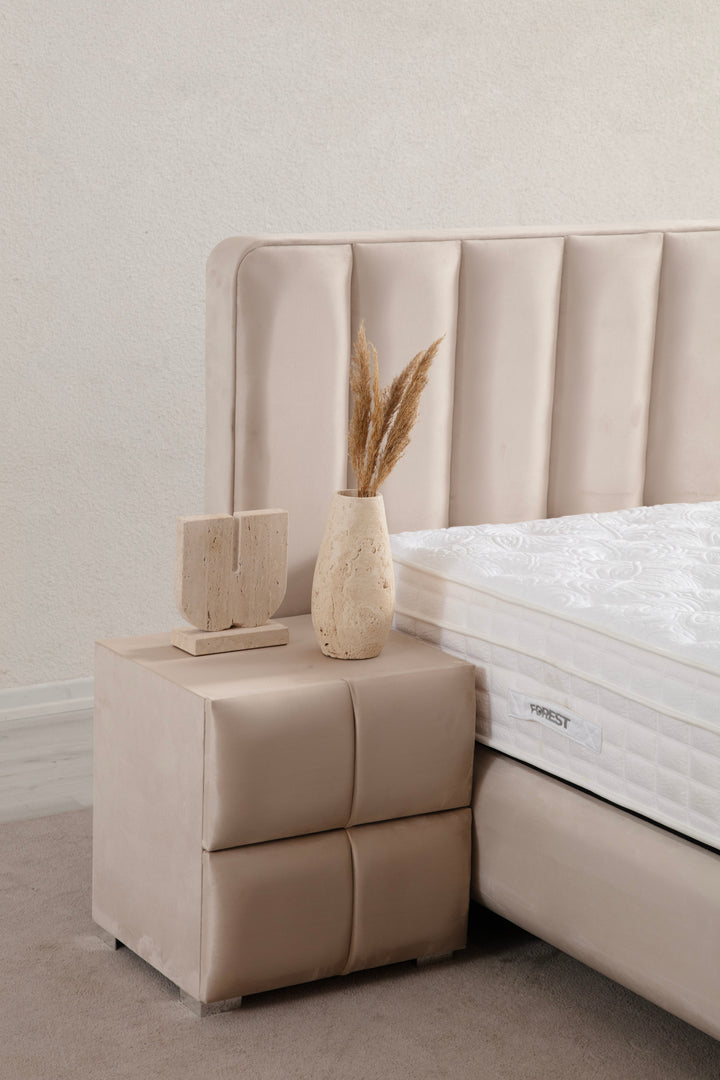 Defne bed with storage space