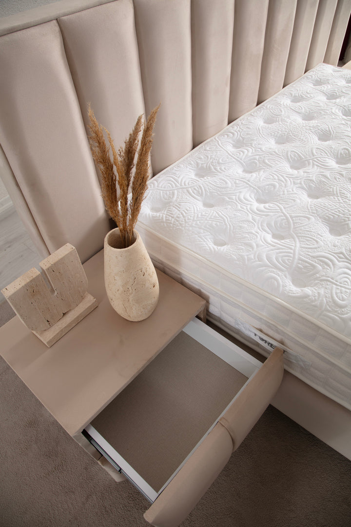 Defne bed with storage space