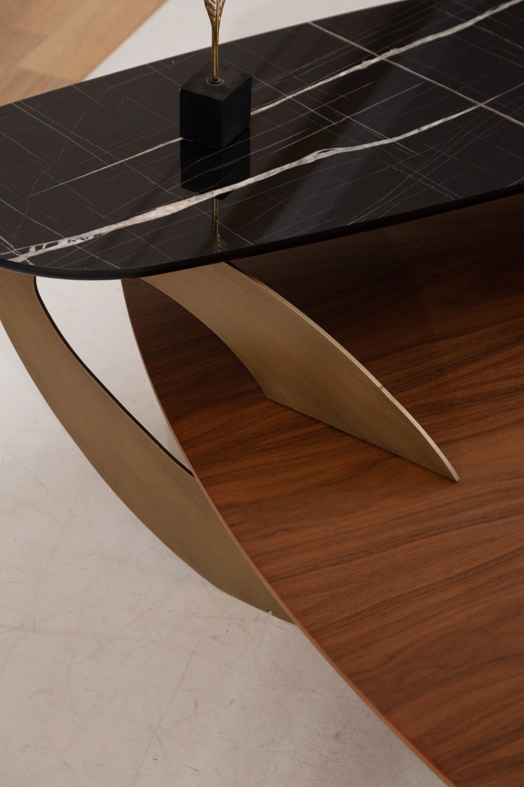 Solid Couchtisch (Brass)