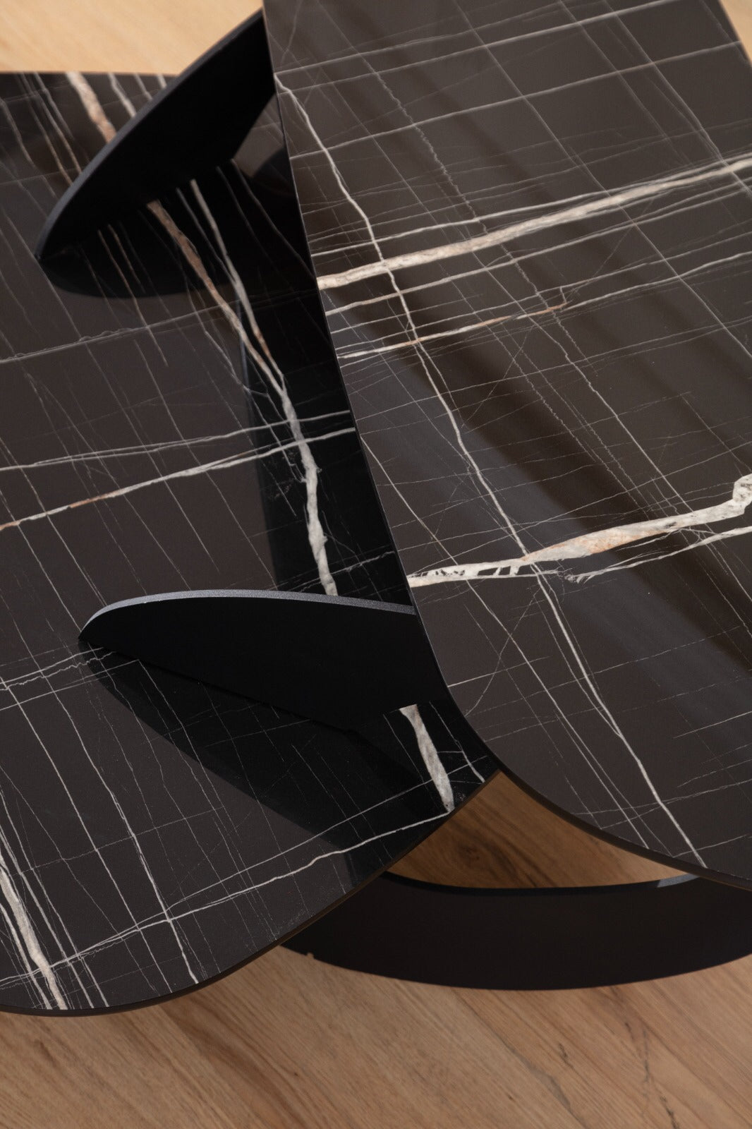 Solid Couchtisch (Black)